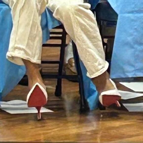 BOUTIQUE Sz 9 Formal Red White Pointed Toe Women's Special Occasion Shoe Heels - Picture 2 of 2